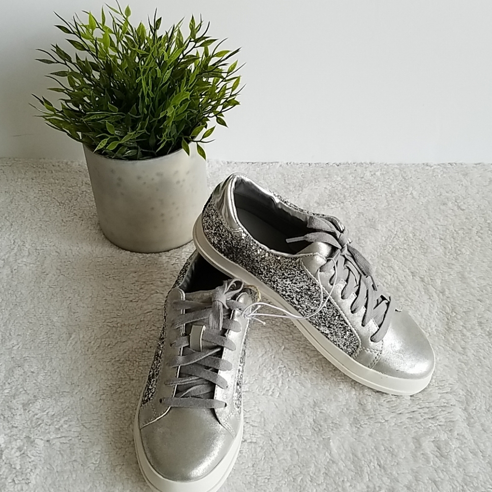 🆕🏷️ American Eagle Silver Glitter Metallic Lace-Up Sneakers 👟✨
